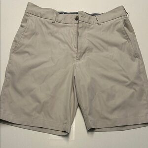 Walter Hagen Beige Flat Front Shorts 11 in